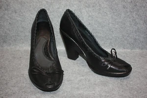 Scarpe con tacco a blocco décolleté Born nere in pelle punta aperta taglia 8 M US  - Foto 1 di 9