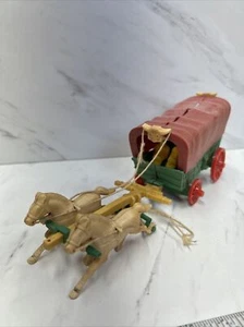 Vintage robuste Postkutsche zwei Pferde Sammlerstück Kunststoff Spielzeug rot grün weiß Pferd - Bild 1 von 8