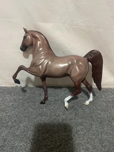 Polaina de plástico Hartland de colección 9" caballo rampante - Imagen 1 de 16