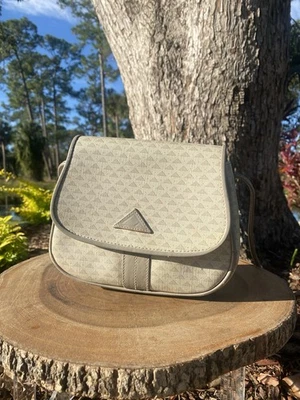 Bolso Bandolera Pequeño Vintage Liz Claiborne Beige Y Crema Logo Foto 1 de 4