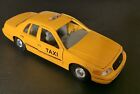 Price Drop!! WELLY 22082 Yello Taxi Crown Victoria 1999 8?x3? 1:26 Scale Diecast