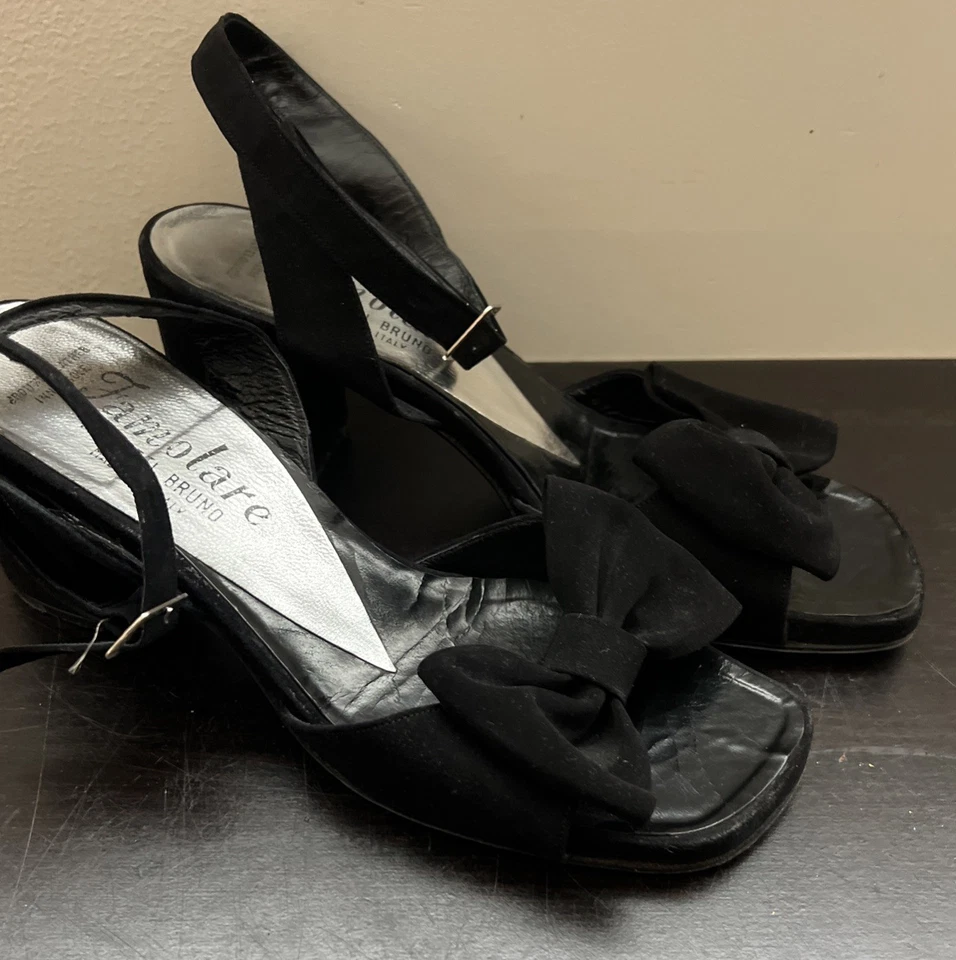 Sandalias vintage años 70 Famolare negras tacón bloque punta moña correa para el tobillo 7B hechas en Italia Foto 1 de 4