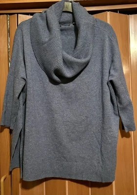 Suéter Cullen 100 % cachemir cuello holgado lados abiertos azul cielo M/L Foto 1 de 4