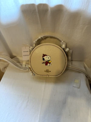 Coach X Peanuts Ivory Leather Canteen Crossbody With Snoopy Cuddle Motif - Image 1 of 2