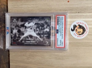 2024 Topps Black & White B&W YOSHINOBU YAMAMOTO RC Rookie Resolution RR11 PSA 10 - Bild 1 von 3