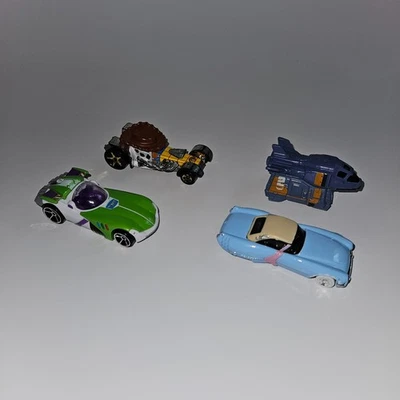 Lote de 4 Hot Wheels Disney Toy Story Woody Buzz Lightyear Bo Peep Armadillo LEER Foto 1 de 4