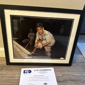 YOGI BERRA NY Yankees Signed 11X14 FRAMED Photo - JSA Berra Museum RARE - Picture 1 of 5