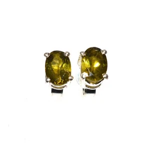 925 SOLID STERLING SILVER FACETED GREEN PERIDOT STUD EARRING B - Picture 1 of 4