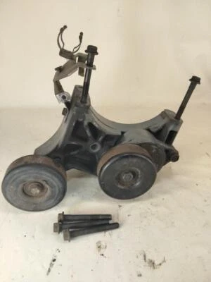 Soporte de montaje de alternador Ford 4.0 Ranger Aerostar Explorer F07A-10239-AB OEM Foto 1 de 4