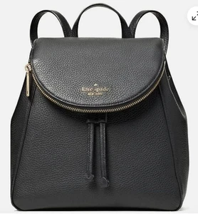 Mochila de transporte Kate Spade Leila mediana con solapa de cuero granulado negra precio de venta sugerido por el fabricante $399 - Imagen 1 de 14