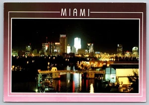 Postcard Florida Miami at Night 22D - Picture 1 of 2