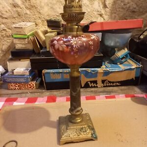 Lampe a Pétrole verre rose émaillée Pied en marbre et Laiton