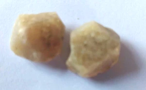 2 SMALL NATURAL GROSSULAR GARNET CRYSTAL PIECES - 1.6 cms 5.67 gms - Picture 1 of 4