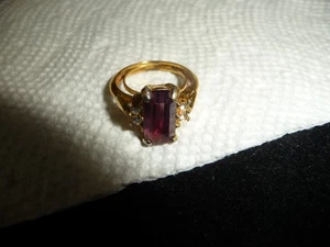 GOLD TONE W PURPLE RECTANGLE COLOR STONES Sz 4 RING #8/29 - Picture 1 of 10