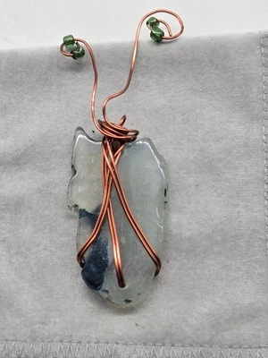 Кулон ремесленника медный проводной из морского стекла зеленые бусины художественная бижутерия полупрозрачный  - Изображение 1 из 4