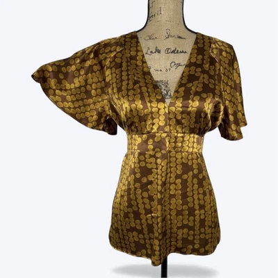 Top babydoll satinado New York & Co talla L punto dorado manga aleteada fiesta nuevo año Foto 1 de 4