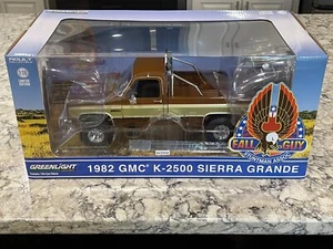 Greenlight Fall Guy Stuntman Assoc 1982 GMC K-2500 Sierra Grande 1/18 - Picture 1 of 2