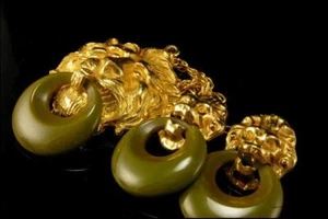 VINTAGE KENNETH LANE LION DOOE KNOCKER LUCITE DANGLE EARRINGS NECKLACE SET  MR - Picture 1 of 7