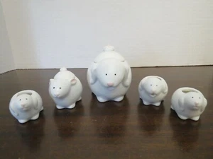 5 Stück Porzellan Hunde oder Hase Figuren Set - 2 mit Deckel - Bild 1 von 6