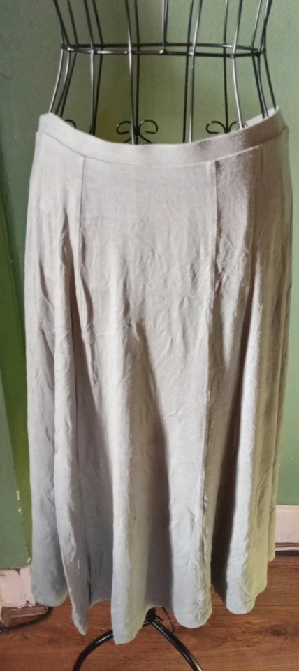 Ladies Green Skirt Size 14 #greenskirt - Image 1 of 1