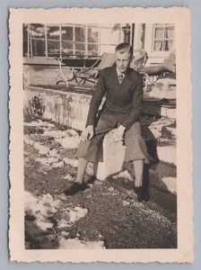 Oberstdorf 1937 - junger Mann in Knickerbocker vor Hotel - Altes Foto 1930er - Picture 1 of 2