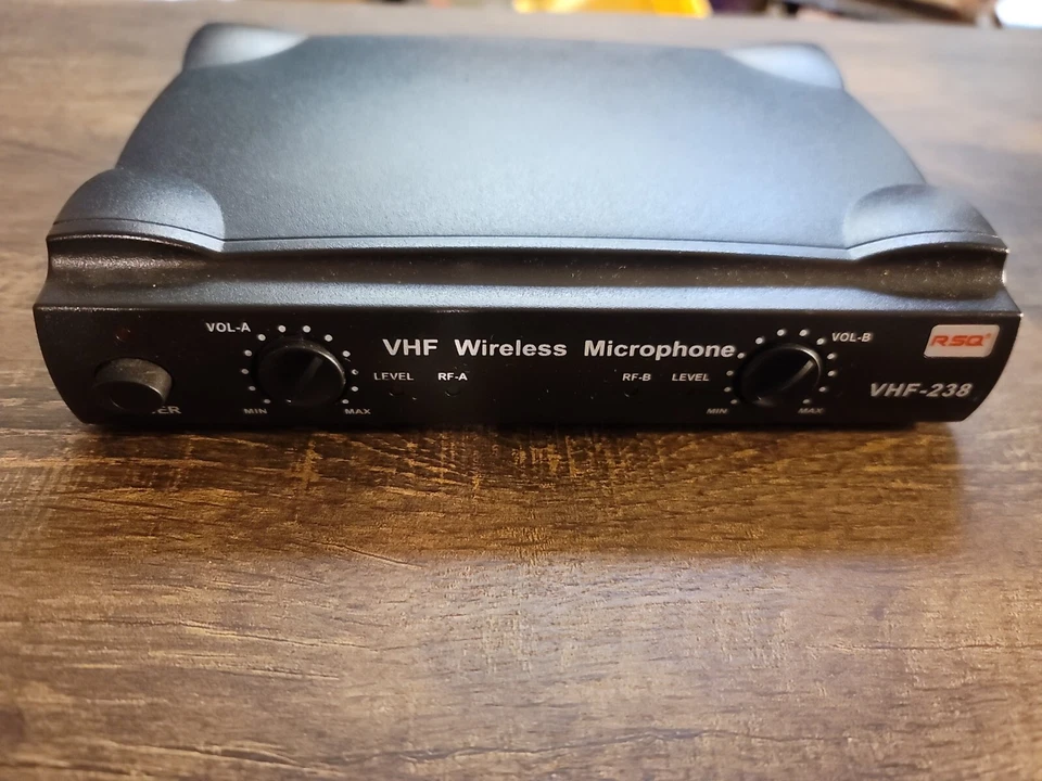 RSQ VHF-238 Receiver and power adapter Karaoke - Image 1 of 4