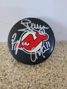2010-2011 New Jersey Devils Autographed Puck Johan Hedburg Rod Pelley Adam Mair - Picture 1 of 8