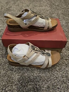 Cobb Hill May Embellished Women's Athletic Metallic Size 9W - Picture 1 of 11