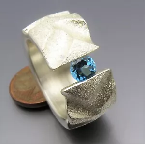 MATURE DESIGN - DISTINCTIVE TOPAZ TENSION RING - UNIQUE FROM OWN GOLDSMITH - Picture 1 of 8