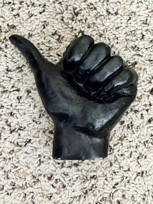 Escultura de símbolo de mano pulgar hacia arriba Choco negra Foto 1 de 4