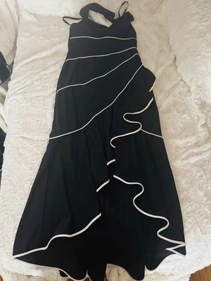 Vestido largo blanco y negro Niki Livas Foto 1 de 4