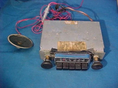 Vintage BLAUPUNKT Model 2072 VOLKSWAGEN Automobile RADIO - Image 1 of 4