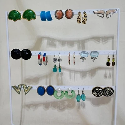 Lote de 16 juegos de pendientes perforados - medios mixtos y estilos y colores de colección y modernos Foto 1 de 4