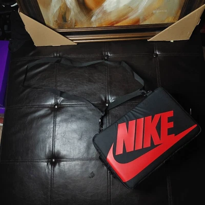 Nike Sobre el Hombro Bolso Zapato Bolso Negro Rojo Criado Caja de Zapatos Zapatilla Bolso Foto 1 de 4