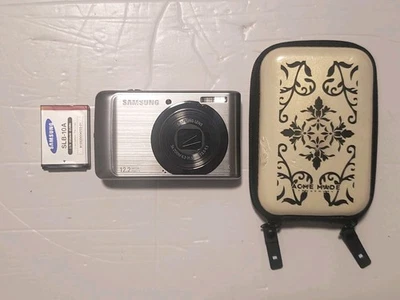 Samsung PL55 12.2MP Silver Digital Camera - Image 1 of 4