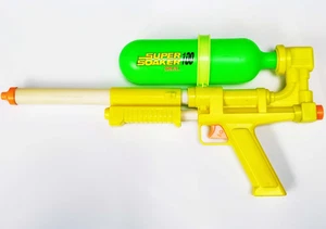 1989 IDEAL LARAMI - SUPER SOAKER 100 - GREAT CONDITION - YELLOW & GREEN - Picture 1 of 7
