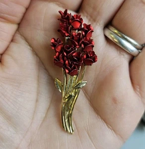 DM 1997 Dozen Red Rose Roses Flower Enamel Pin Brooch Gold Tone Vintage - Picture 1 of 4