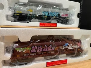 Lionel O - 2 Graffiti Coil Cars FEX #918032 & BNSF #534370 - 2226520 & 2226540 - Picture 1 of 6