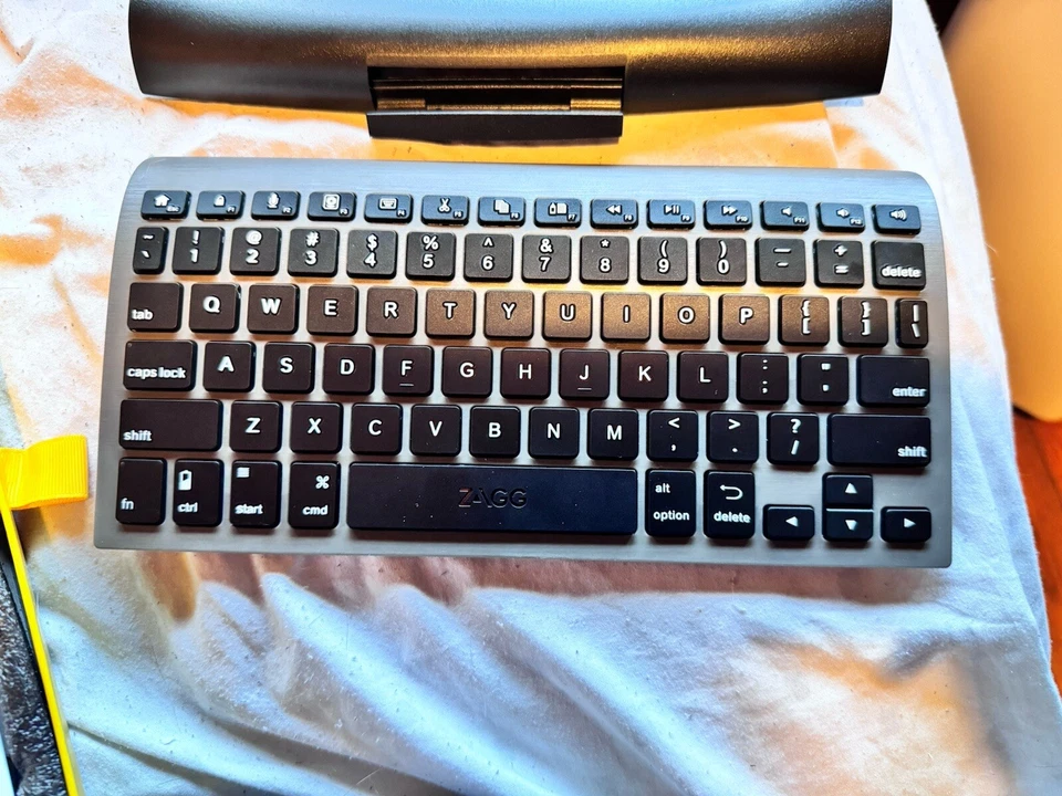 ZAGGkeys Case Universal Wireless Keyboard for iPad SamSung Smartphones Tablets - Image 1 of 4