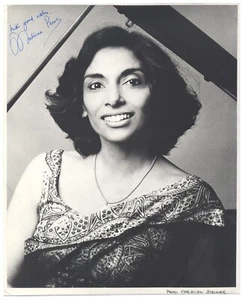 Sri Lankan Classical Pianist MALINEE PERIS Hand Signed Photo 8x10 from 1970s - Picture 1 of 1