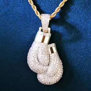 Ciondolo Guantoni da Boxe Iced Out - Placcato Oro 18K, Gioielli Dichiarazione di Lusso - Foto 1 di 9