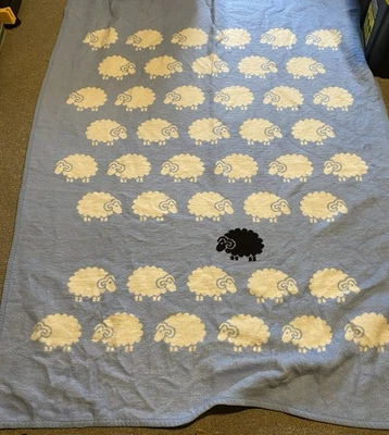 Manta de vellón de oveja Biederlack vintage azul blanco una oveja negra reversible Foto 1 de 4