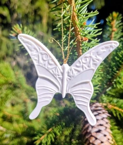 2002 Demdaco Weihnachtswünsche Schmetterling Porzellan Baumschmuck Deko mit Box - Bild 1 von 11