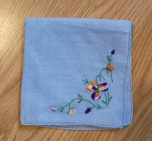 Vintage Taschentuch Stickerei lila Stiefmütterchen Blume Taschentuch Taschentuch blau 9" quadratisch  - Bild 1 von 4