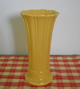 Vintage Fiesta YELLOW 10" VASE ~ - Imagen 1 de 11