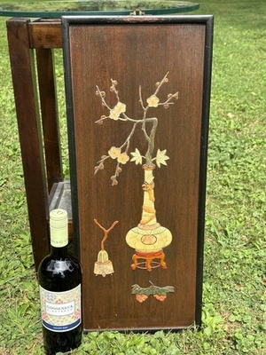 Placa de piedra dura china con objetos preciosos Foto 1 de 4