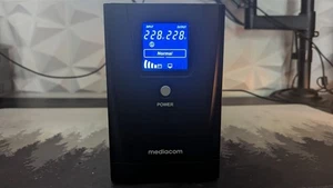 MEDIACOM Xpower+ 1300 UPS 220v/230v 1300VA/720W con Display Monitor - Zdjęcie 1 z 6