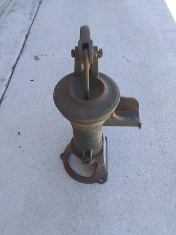 Vintage Columbiana Cast Iron Water Hand Pump 474-A Cover