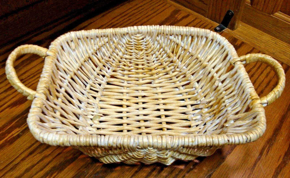 Vtg Small White Wicker Basket w/Painted Gold Accents~9.5x7x4" Side Handles   922 - Image 1 of 4
