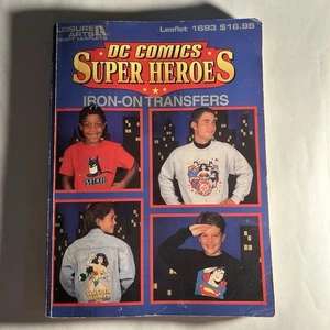 Vintage DC Comics Super Heroes Iron-On Transfers Book Batman Superman 90s - Foto 1 di 9